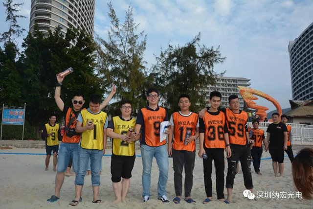 為獲獎(jiǎng)隊(duì)伍頒獎(jiǎng) 為獲獎(jiǎng)隊(duì)伍頒獎(jiǎng)