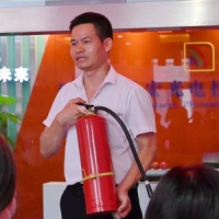 為提高職工的消防安全意識(shí)我司開展消防疏散演練